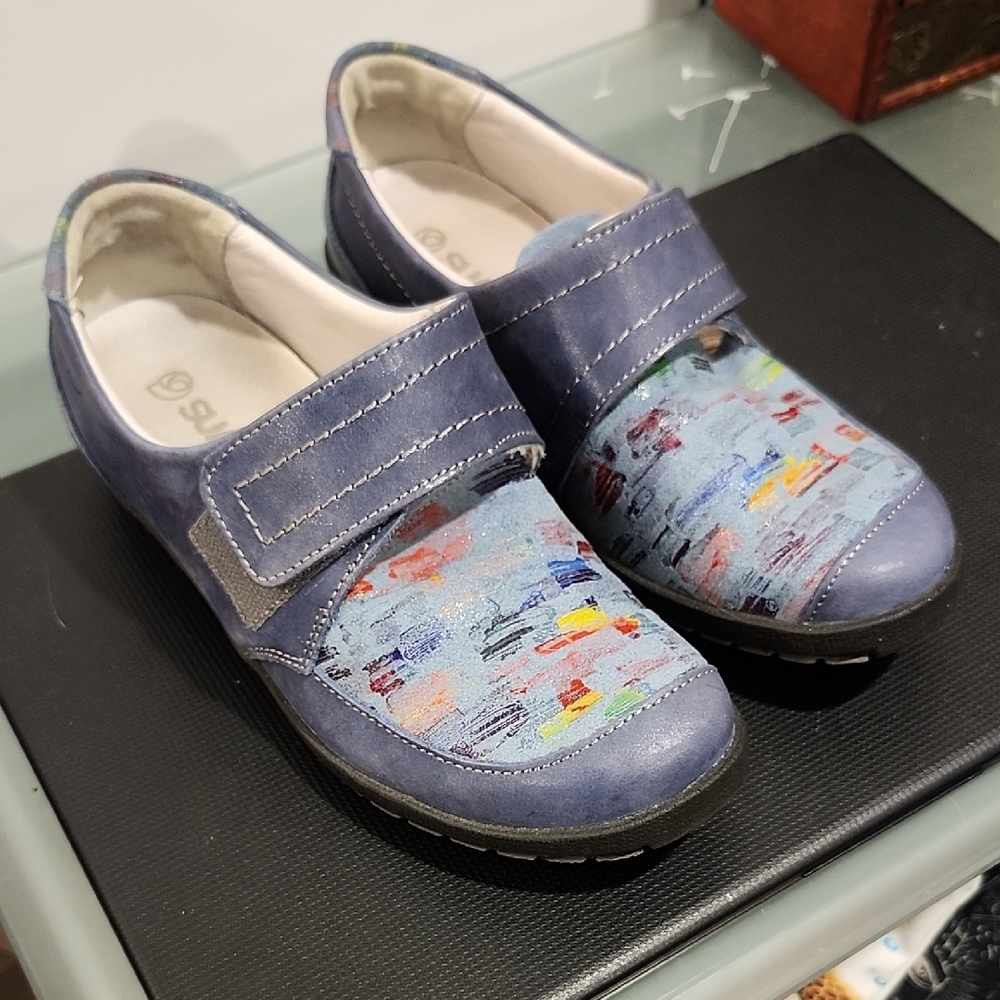 Suave For Milano Blue and Multicolor Shoes SIZE 5